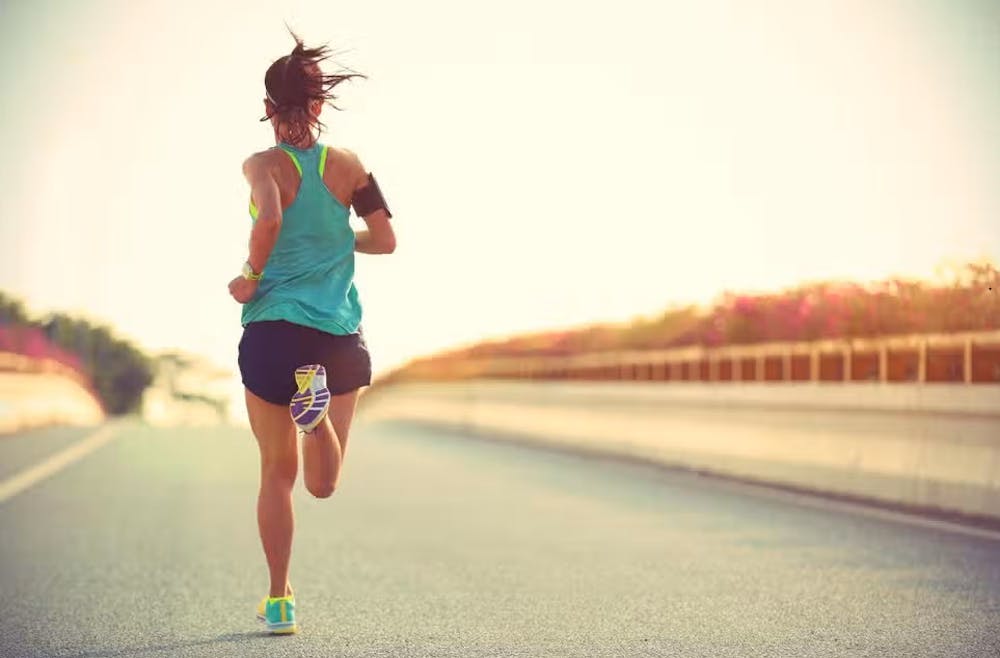 Διαλειμματική νηστεία και τρέξιμο: Μπορούν να συνυπάρξουν; Όλες οι απαντήσεις runbeat.gr